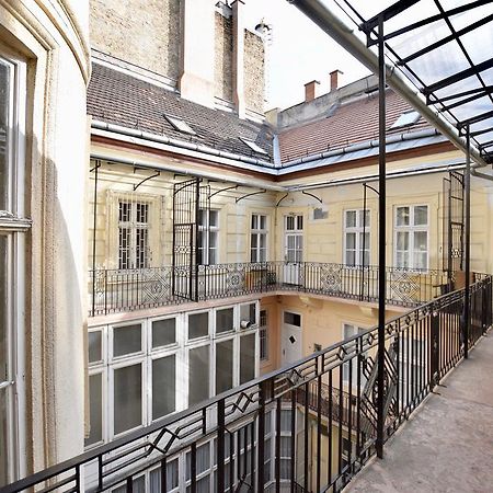 Luxury Apartment By Hi5 - Szervita Suite Будапеща Екстериор снимка