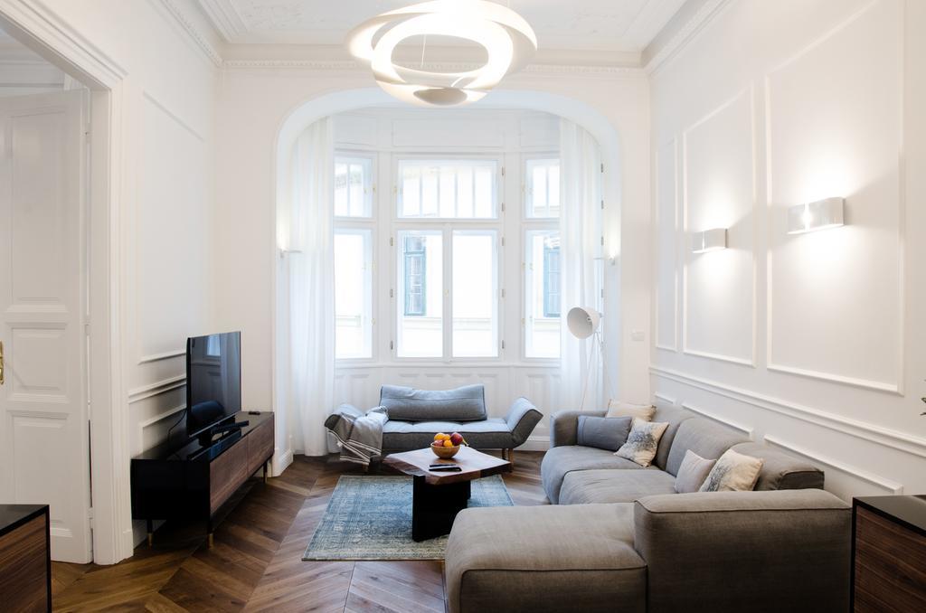 Luxury Apartment By Hi5 - Szervita Suite Будапеща Екстериор снимка