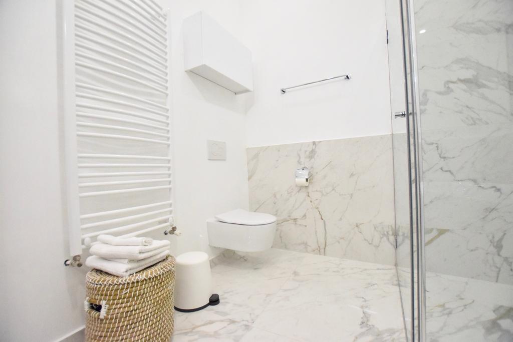 Luxury Apartment By Hi5 - Szervita Suite Будапеща Екстериор снимка