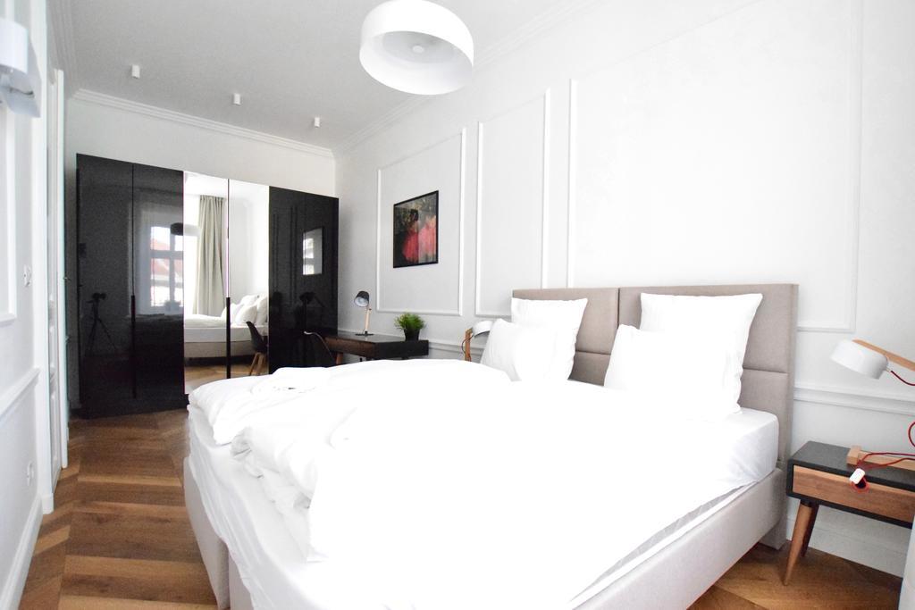 Luxury Apartment By Hi5 - Szervita Suite Будапеща Екстериор снимка