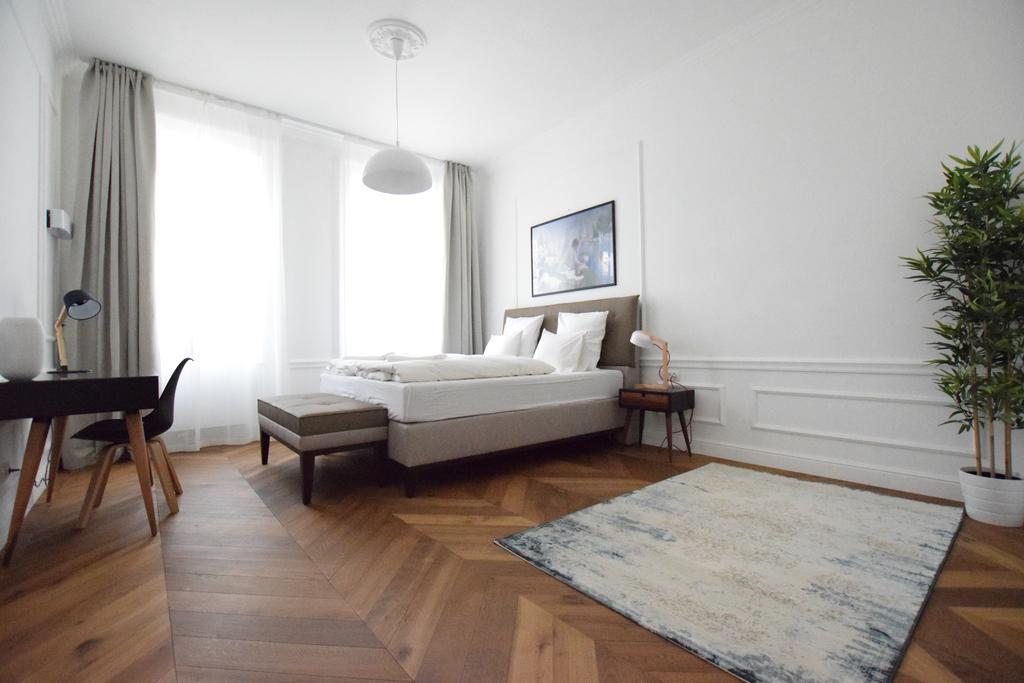 Luxury Apartment By Hi5 - Szervita Suite Будапеща Екстериор снимка